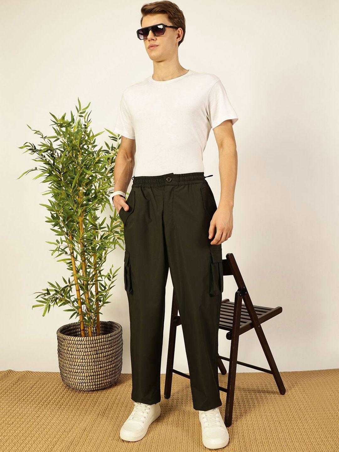 Thomas Scott Men Smart Loose Fit Mid-Rise Easy Wash Cotton Cargos Trousers