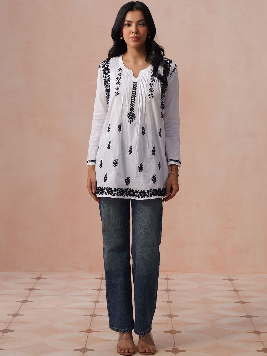 Rumah Wanita Chikankari Motif Etnik Bersulam Kurta Chikankari