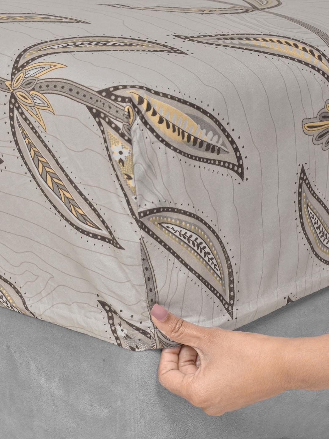 KLOTTHE Beige 300 TC Polycotton Fine King Bedsheets