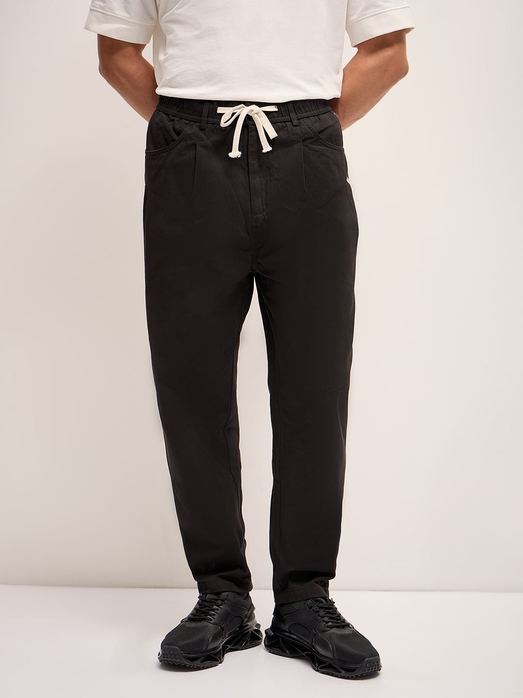 THE BEAR HOUSE Men Solid Relaxed Fit Pure Cotton Casual Pant