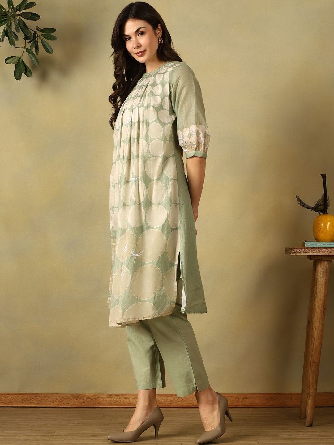 Mamicha Women Printed Regular Thread Work Pure Cotton Kurta with Trousers