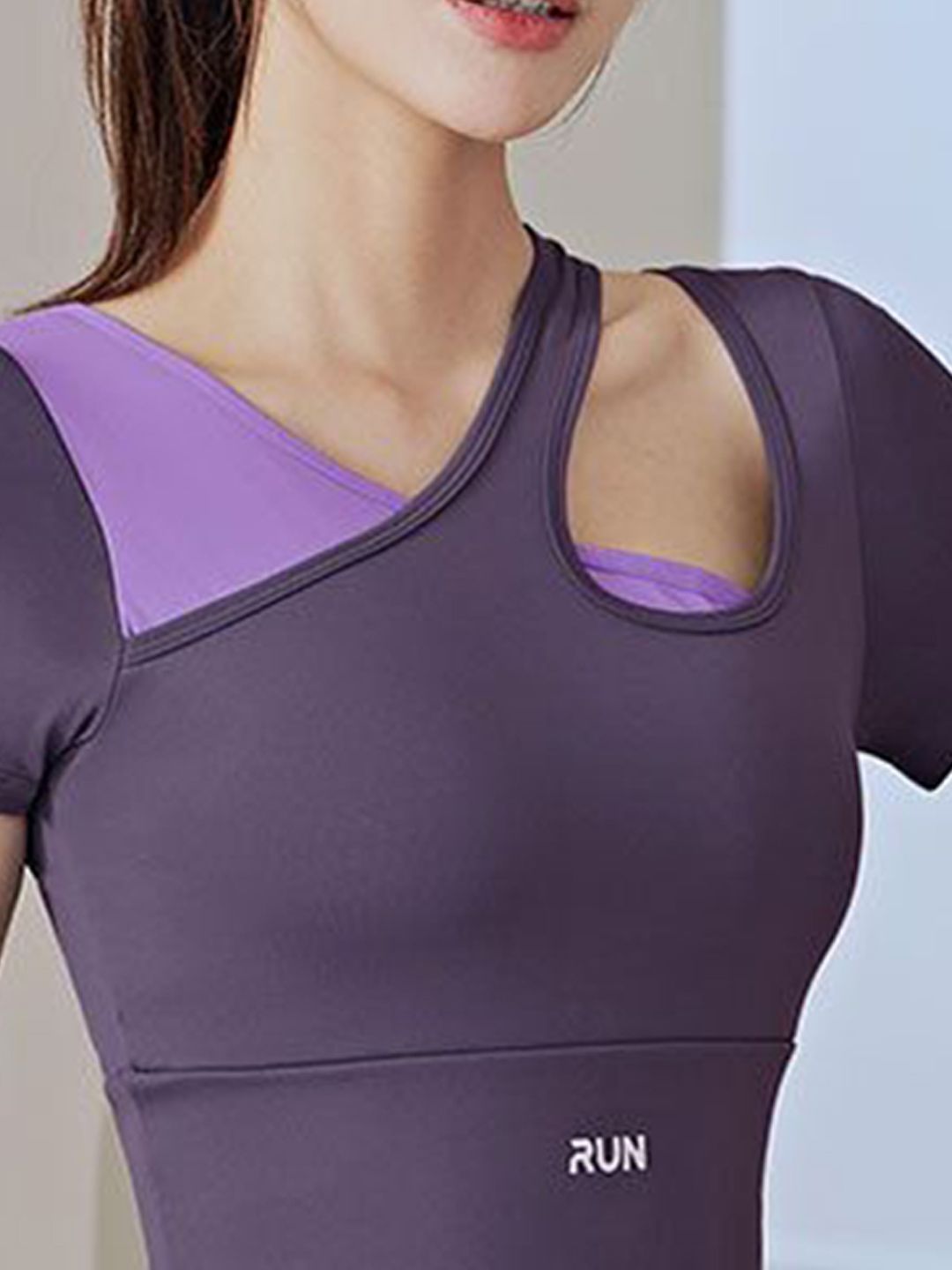 HRX oleh Hrithik Roshan Wanita Halter Neck Fitted THE CROP TOP