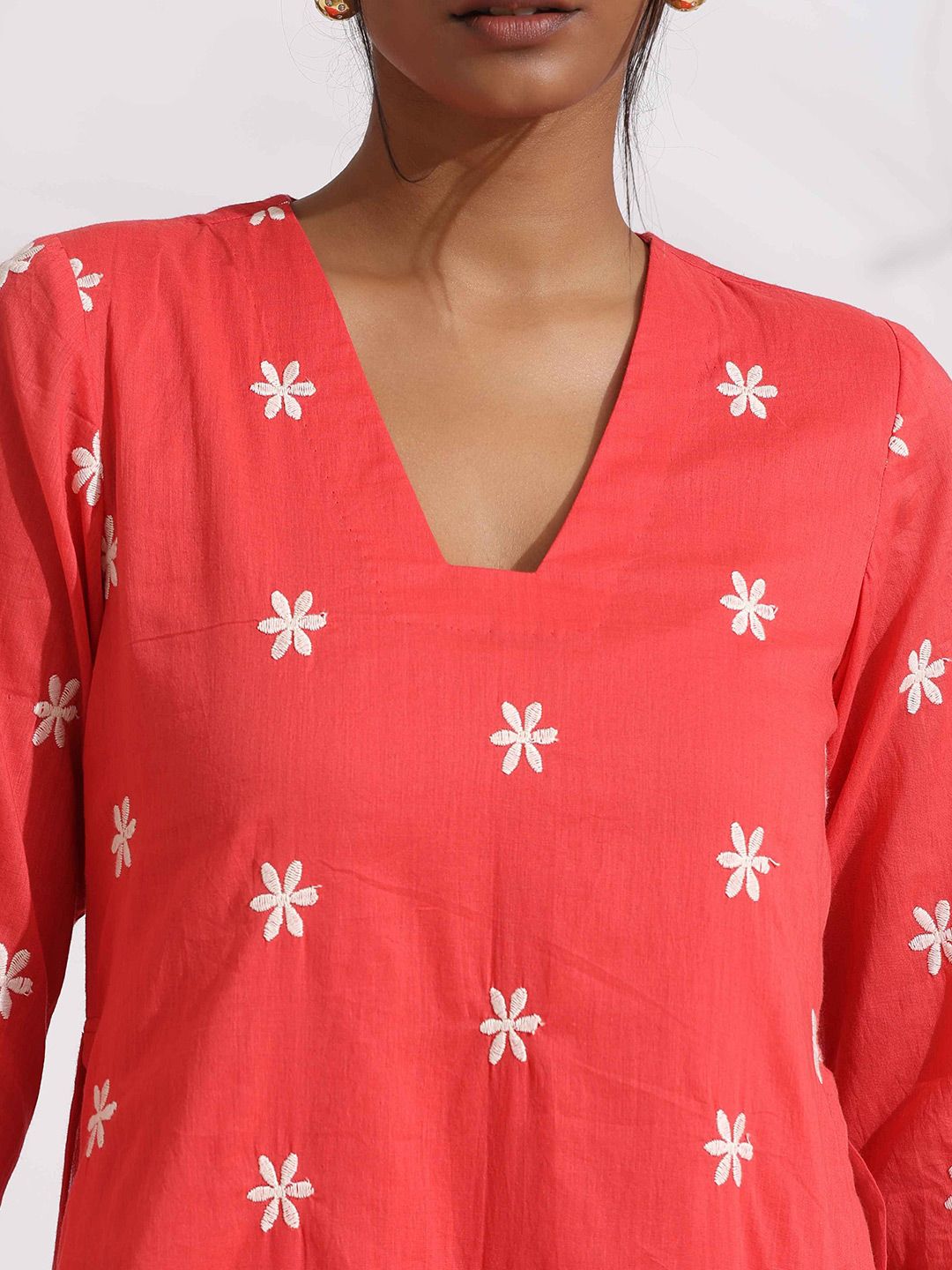 trueBrowns Women Floral Embroidered Regular Thread Work Pure Cotton Kurta with Trouser