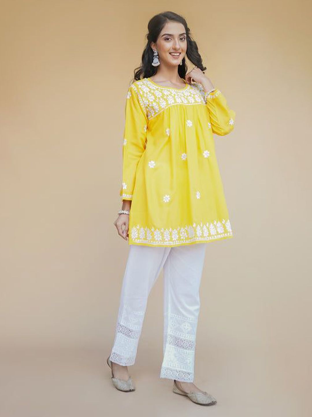 HOUSE OF KARI Floral Embroidered Round Neck Chikankari Pure Cotton Short Kurta