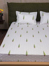 URBAN SPACE Green & White Floral 200 TC Queen Bedsheet with 2 Pillow Covers