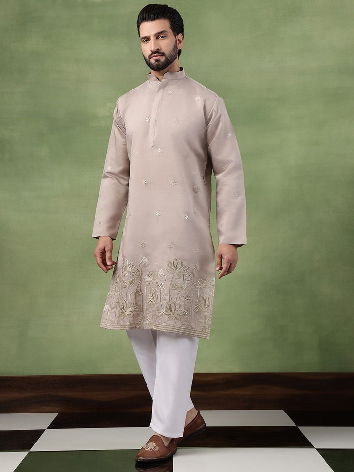 SOJANYA Men Floral Embroidered Kurta