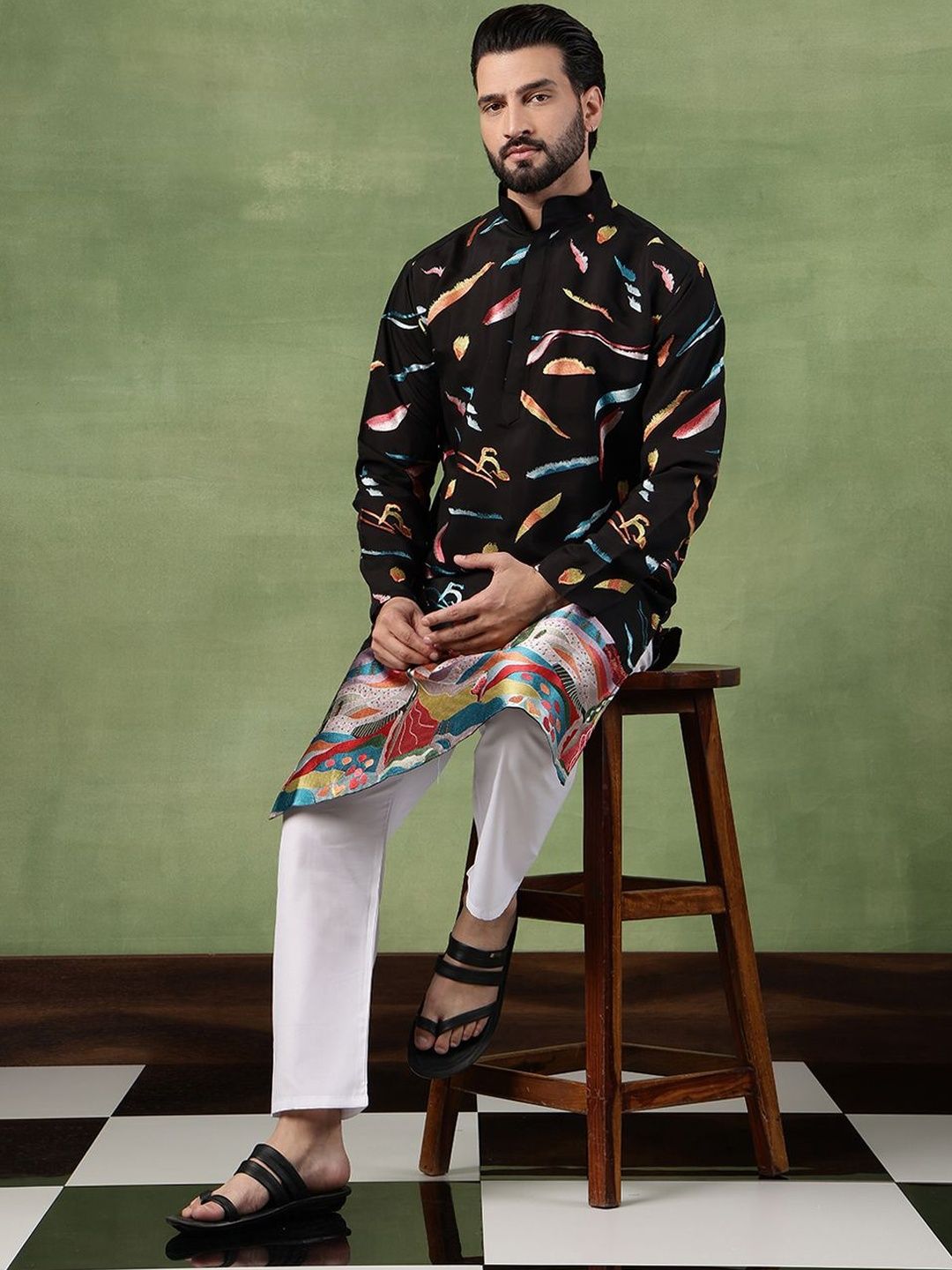 SOJANYA Men Embellished Thread Work Kurta