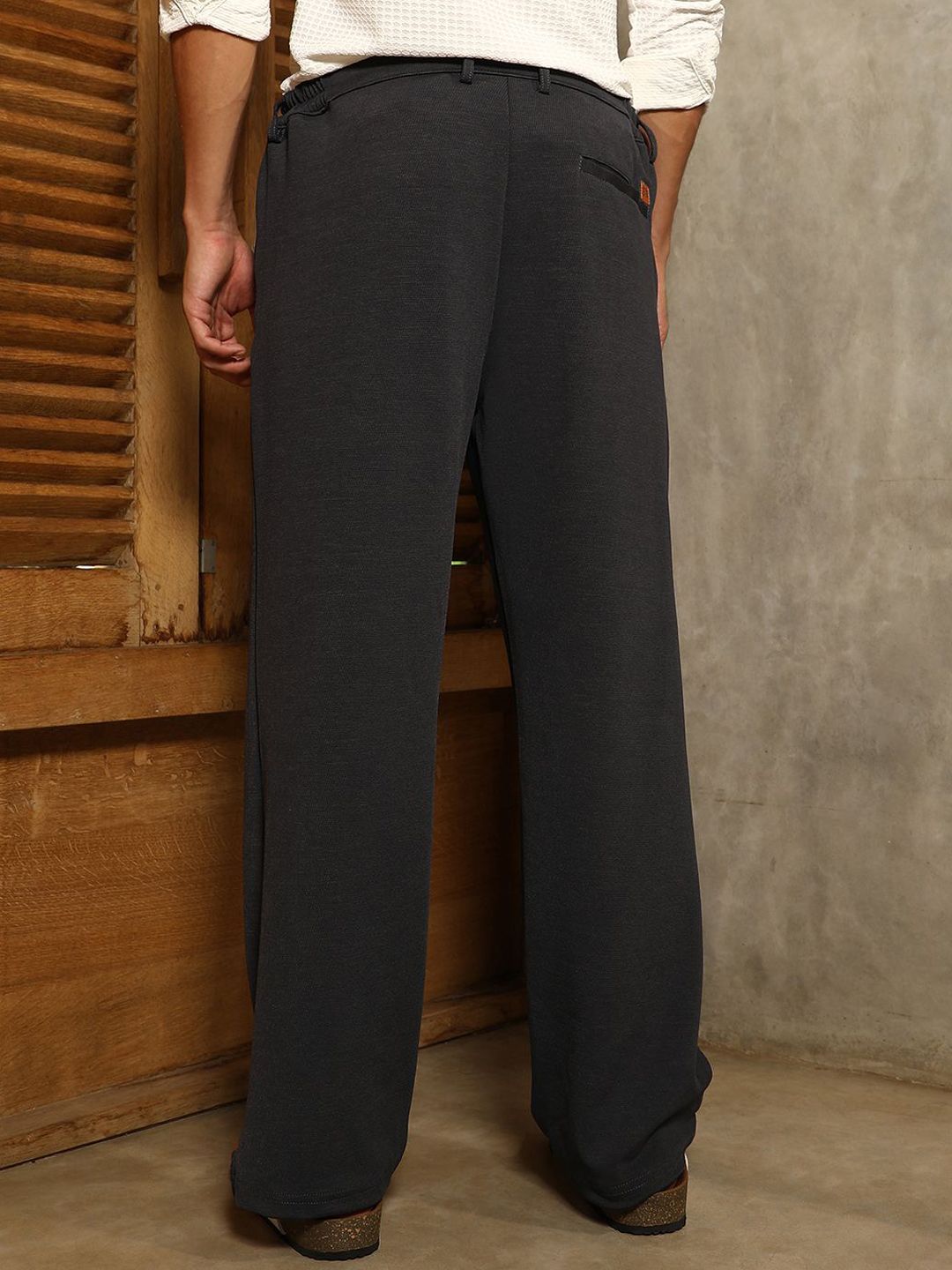 Campus Sutra Men Comfort Pleated Trousers