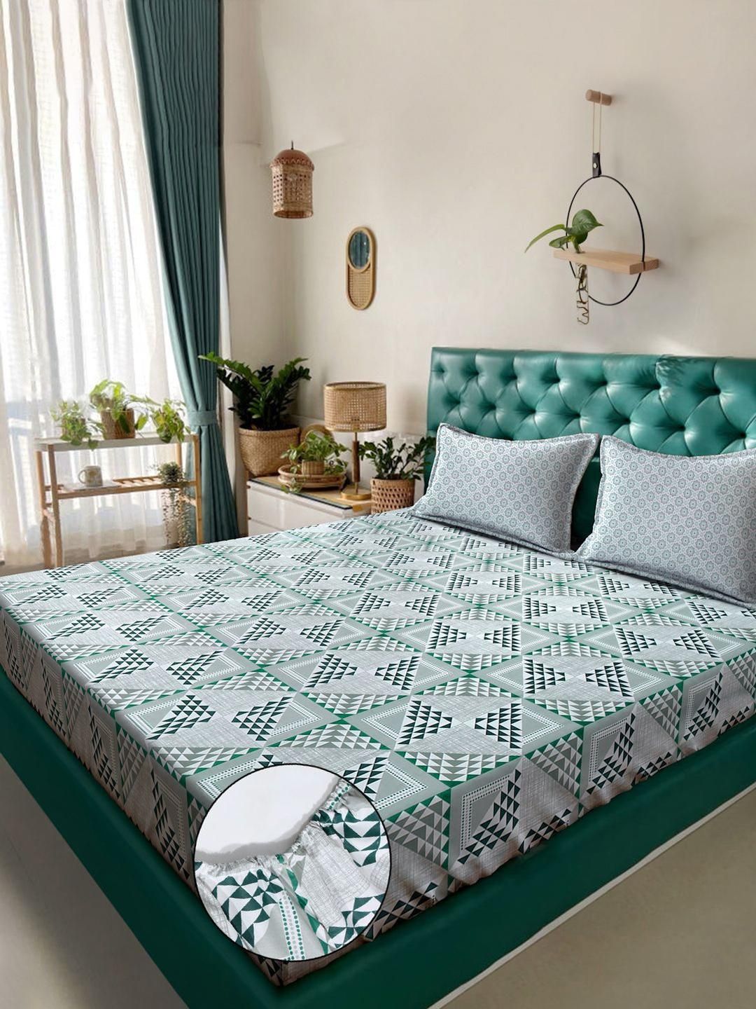 KLOTTHE Green Geometirc Printed Fitted 400 TC Cotton King Bedsheet & 2 Pillow Covers