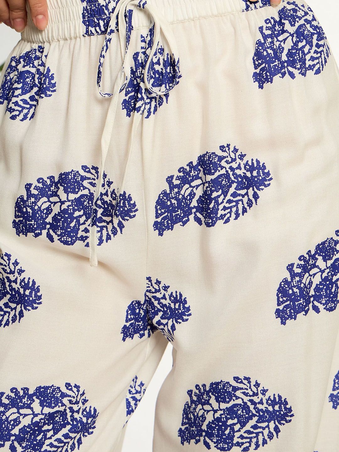 Berrylush Women Floral Printed High-Rise Trousers