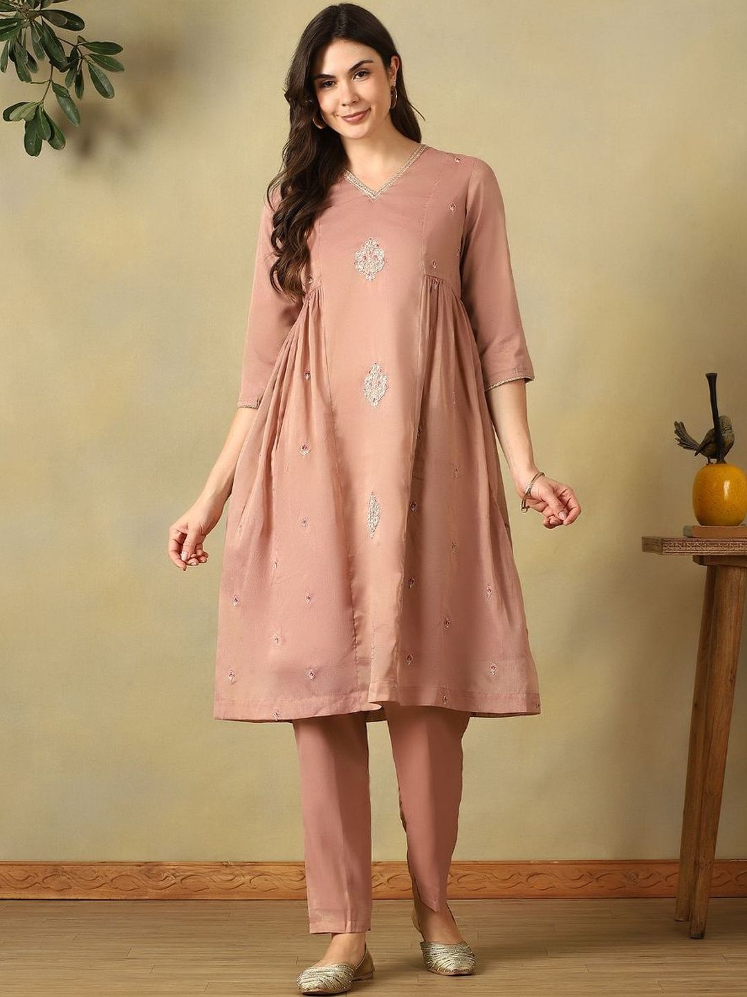 Mamicha Women Ethnic Motifs Embroidered Empire Thread Work Kurta with Trousers