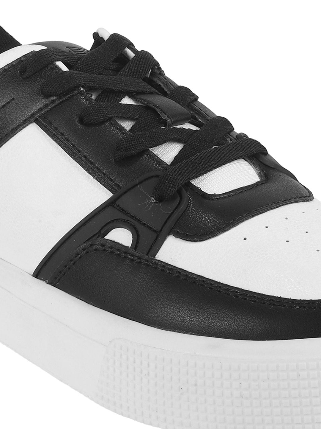 Metro Men Lace-Ups Sneakers