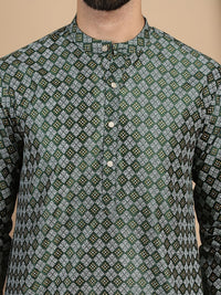 Kurta Lurus Kolar Mandarin Bercetak Motif Etnik Hijau Anouk