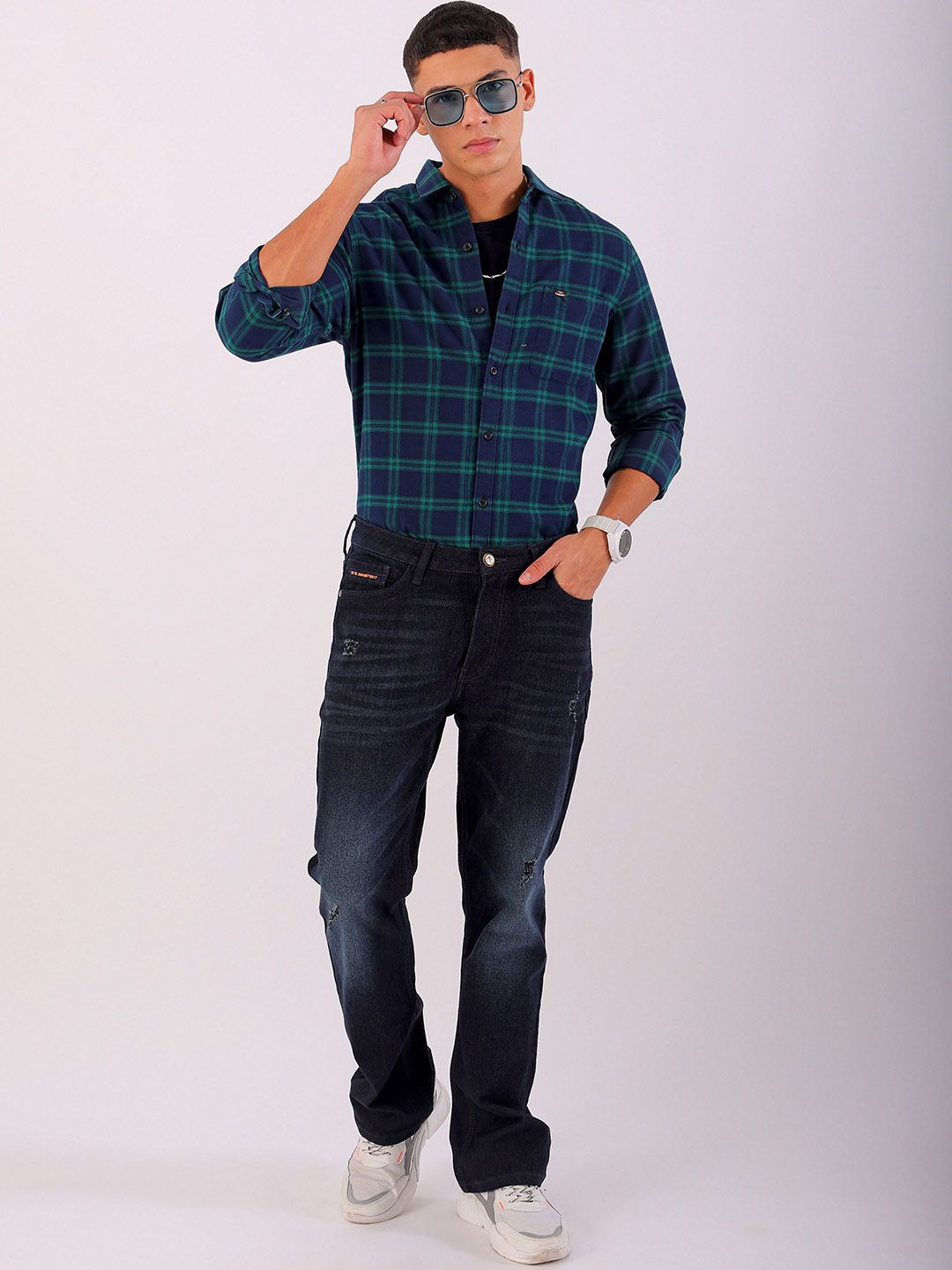 The Indian Garage Co Men Spread Collar Checked Cotton Slim Fit Casual Shirt