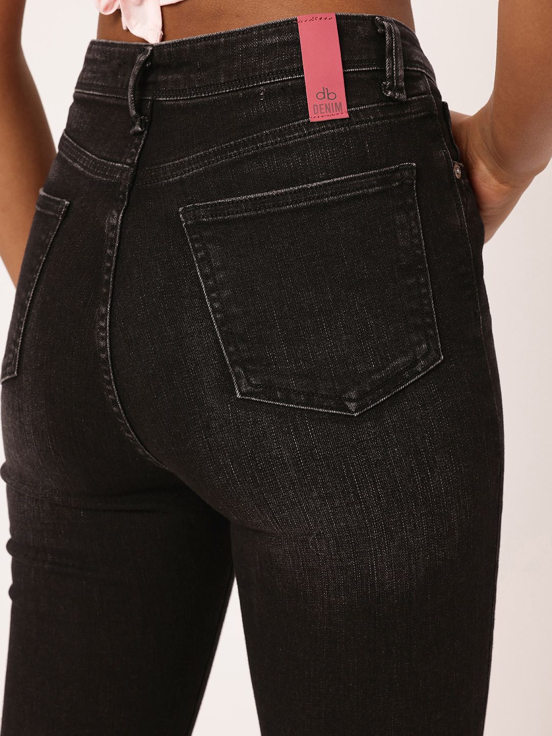 DressBerry Women Grunge Touch Skinny Fit Mildly Distressed Light Fade Frayed Cropped Jeans