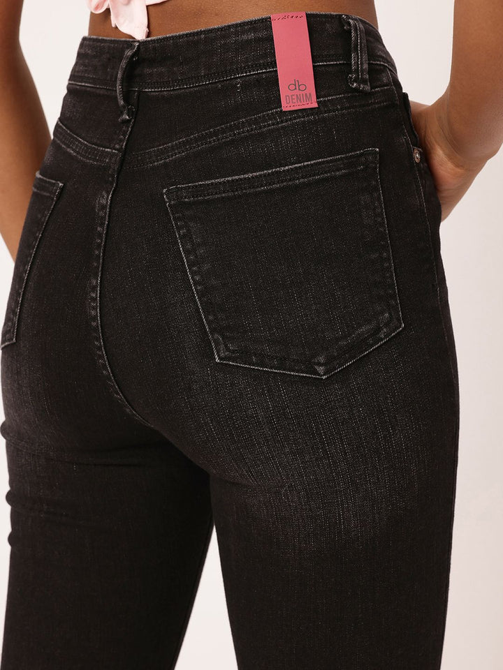DressBerry Women Grunge Touch Skinny Fit Mildly Distressed Light Fade Frayed Cropped Jeans