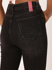 DressBerry Women Grunge Touch Skinny Fit Mildly Distressed Light Fade Frayed Cropped Jeans