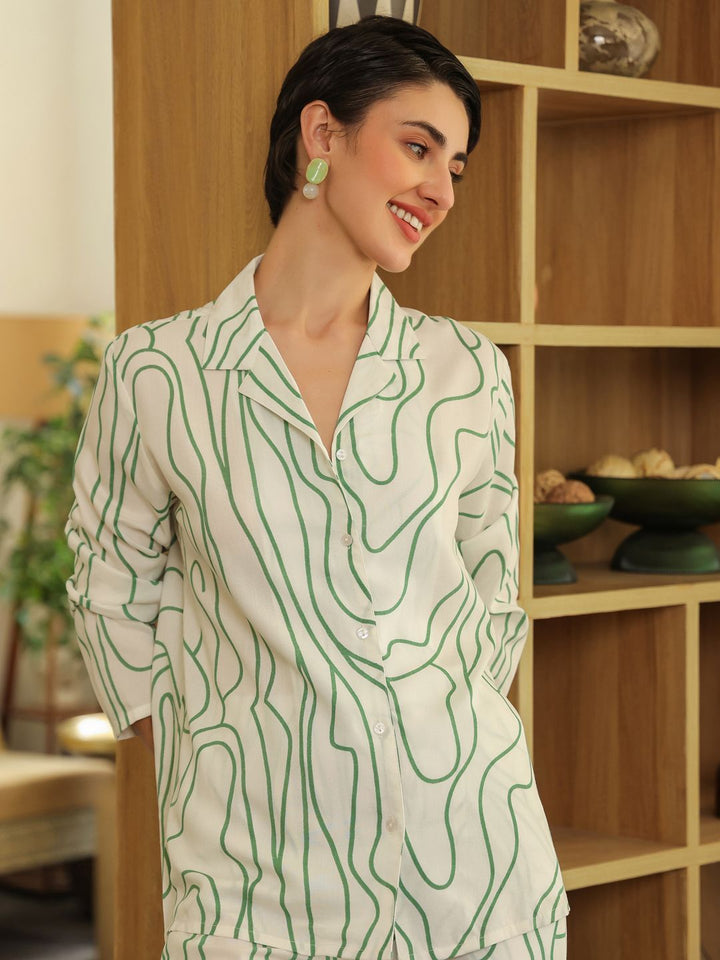SANSKRUTIHOMES Women Lapel Coller Printed Night suit