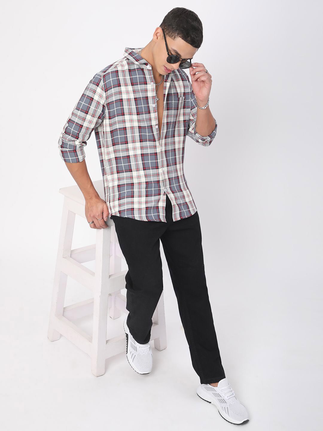 VASTRADO Men Grey Classic Slim Fit Checkered Shirt