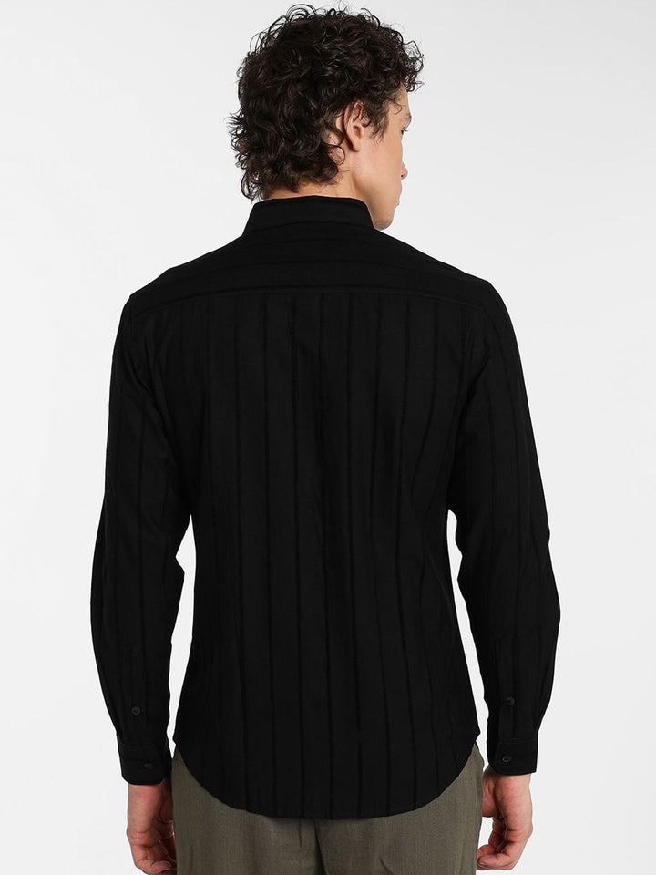 Campus Sutra Men Comfort Spread Collar Solid Cotton Casual Shirt