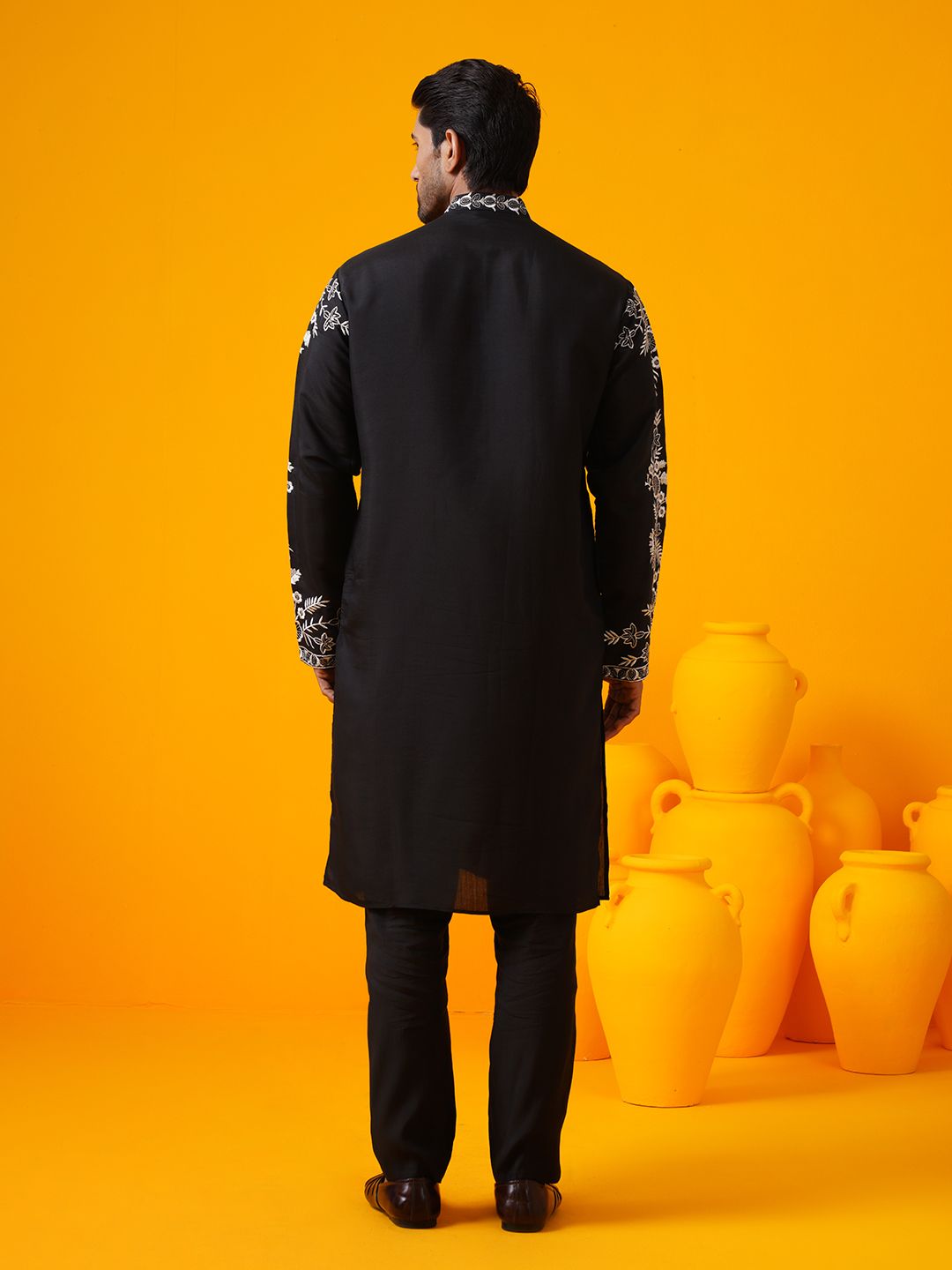 SOJANYA LUXE Kolar Mandarin Sulam Bunga Berlabuci Kurta Lurus Dengan Seluar