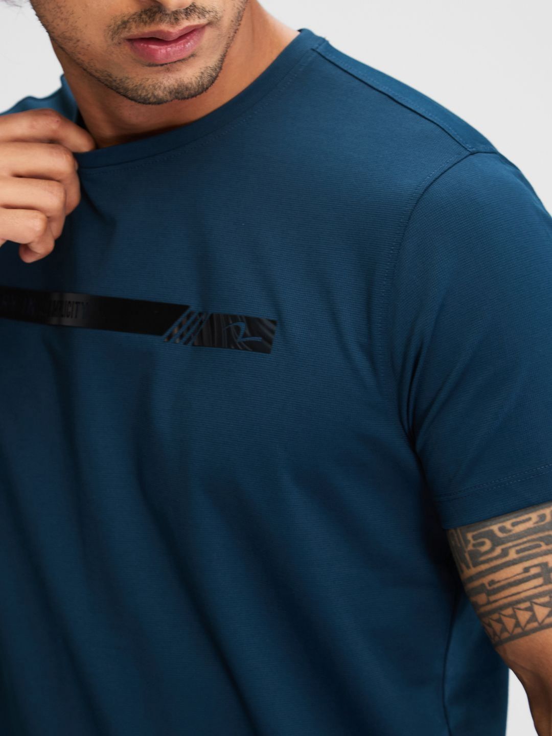SPYKAR Men Typography Pockets Slim Fit T-shirt