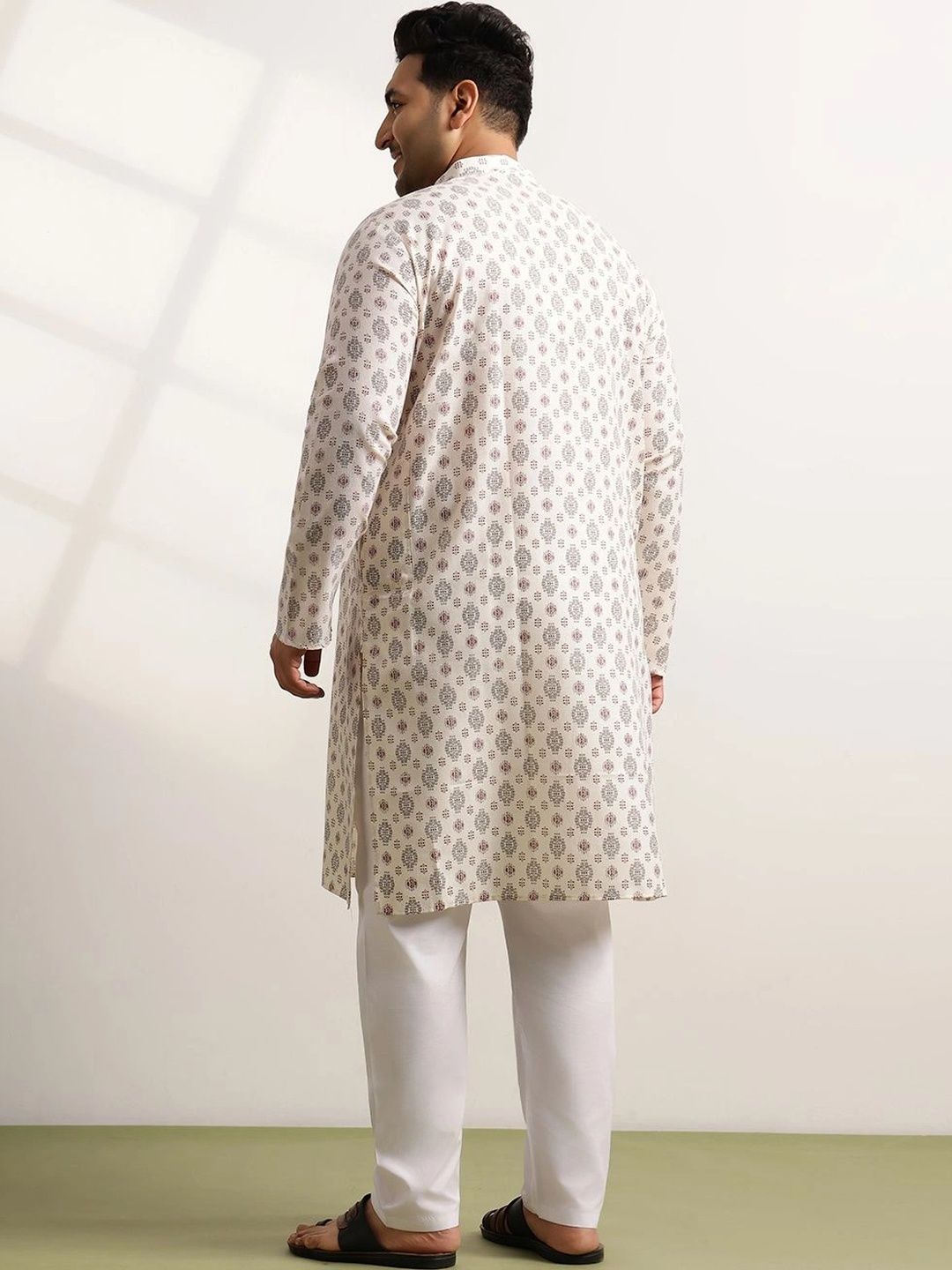 SOJANYA PLUS Men Printed Regular Pure Cotton Kurta with Pyjamas