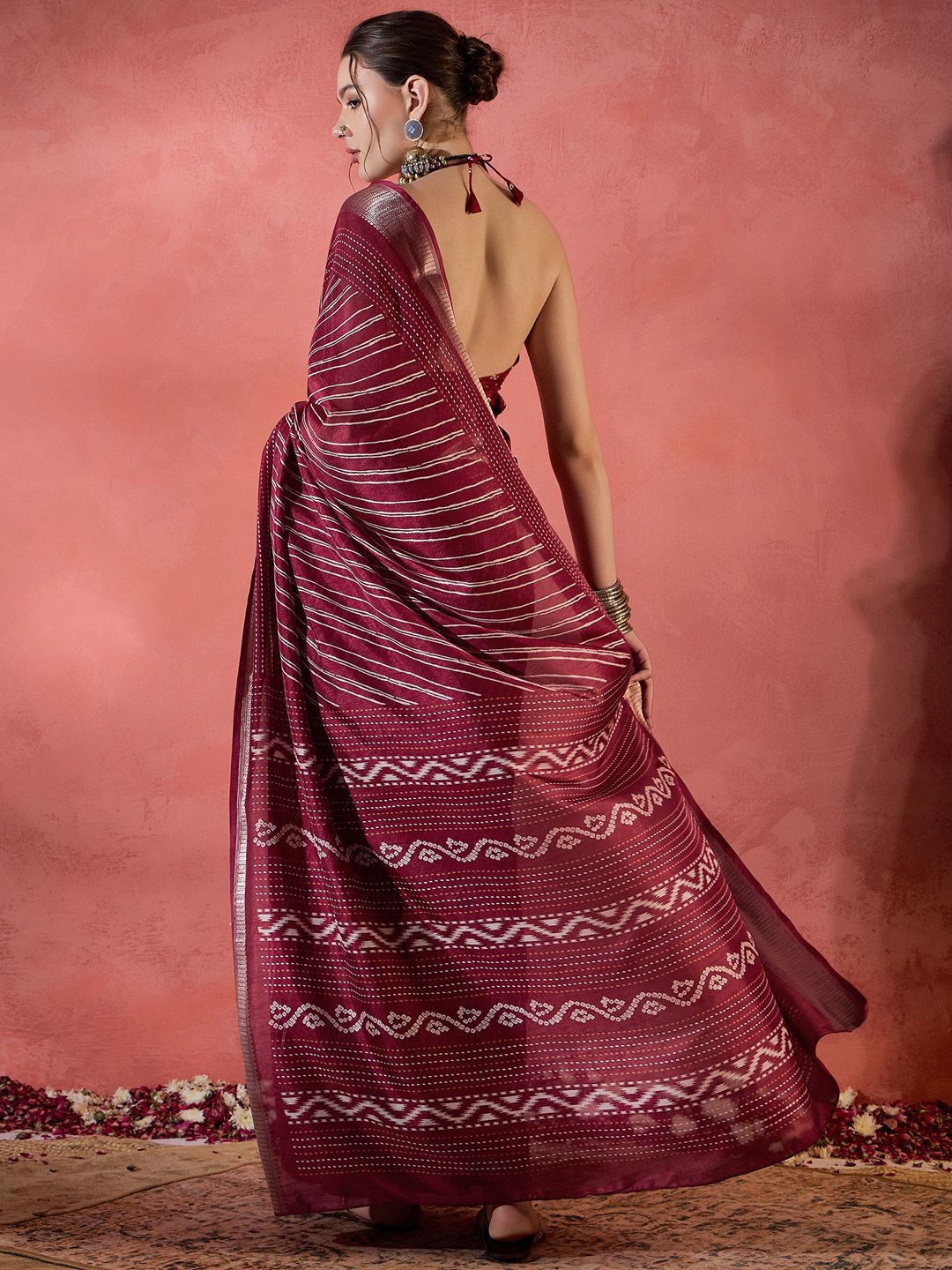 Saree mall Striped Zari Silk Blend Sungudi Sarees