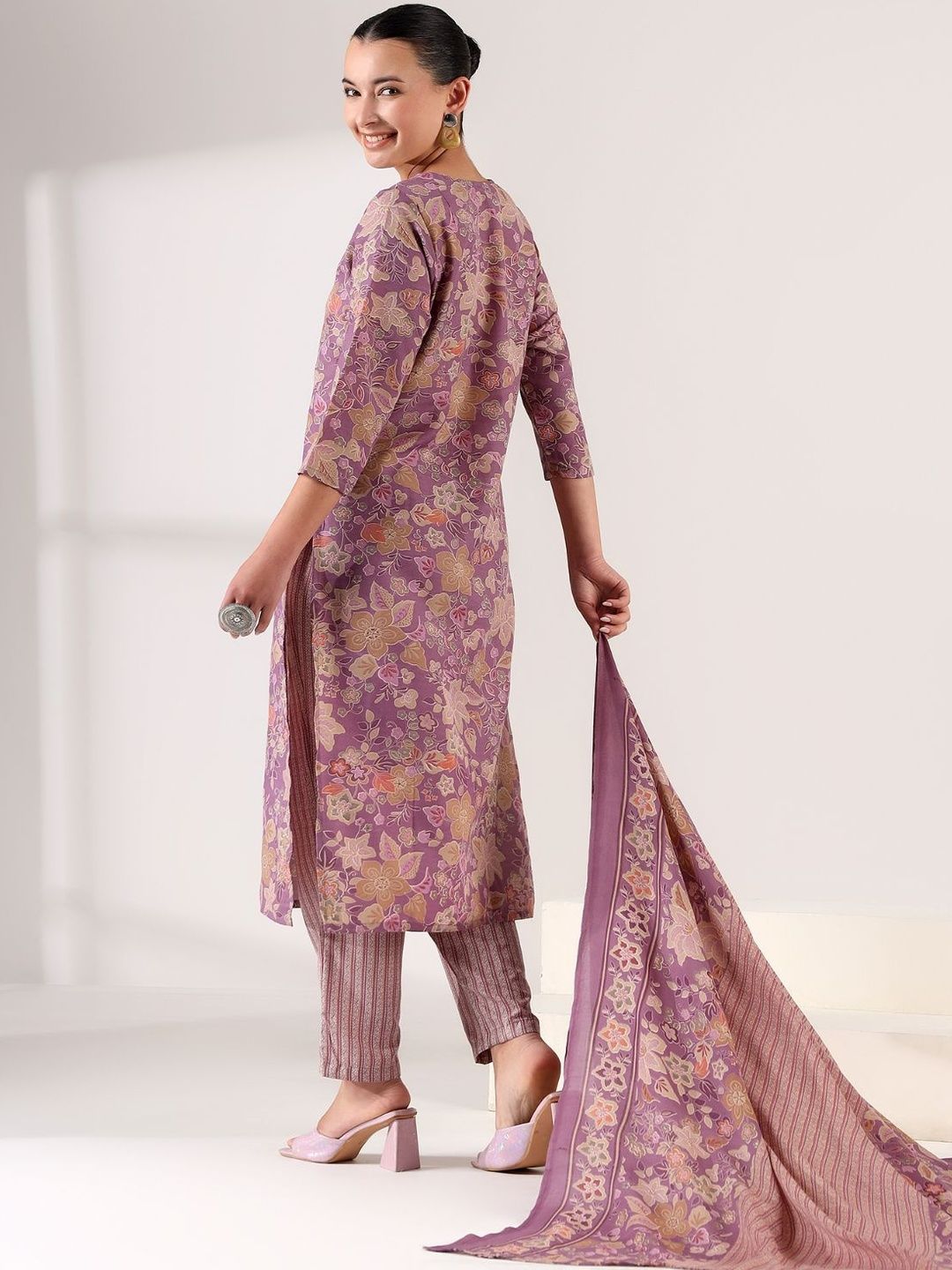 Mamicha Women Floral Printed Regular Thread Work Kurta with Trousers & With Dupatta