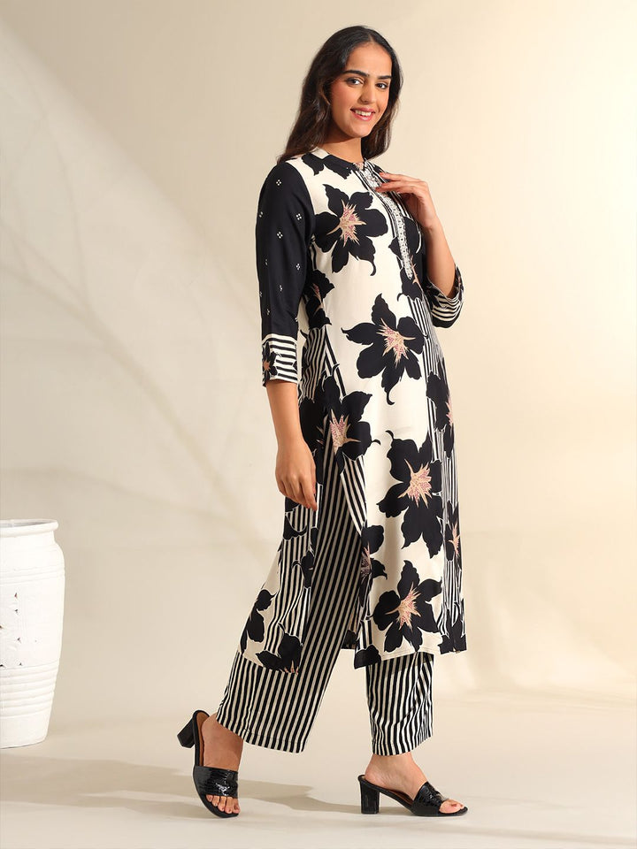Mamicha Women Floral Printed Regular Beads and Stones Pure Cotton Kurta with Palazzos