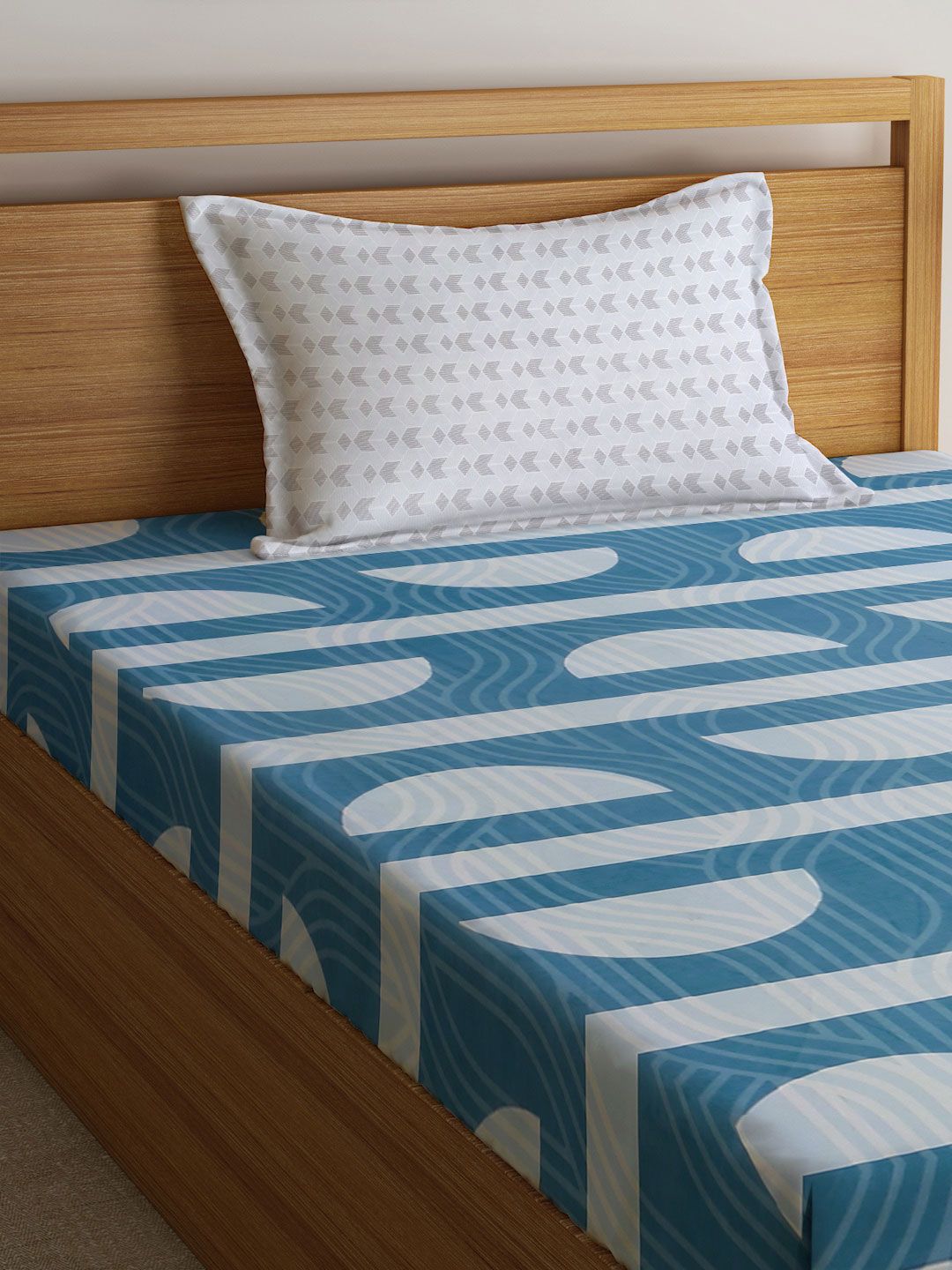 KLOTTHE Blue & White Geometric Printed 300TC Single Bedsheet With 1 Pillow Cover