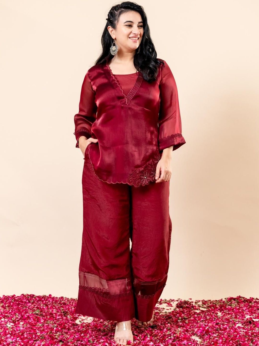Set Atasan Leher Bulat Bersulam Mamicha Gauhar & Seluar Co-Ords