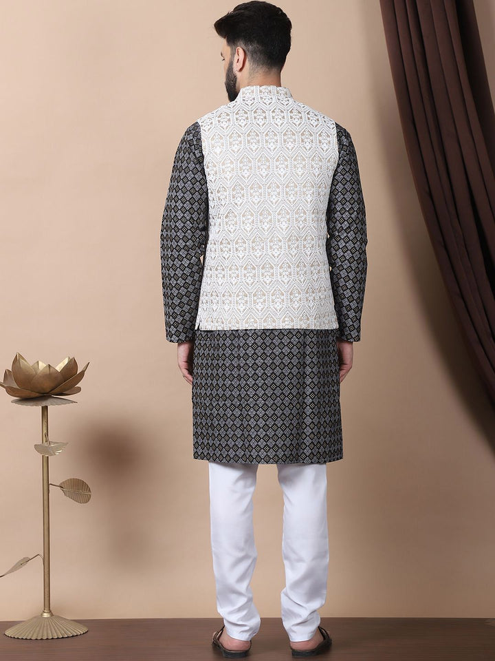 Kurta Kolar Mandarin Bercetak Motif Etnik Hitam Anouk dengan Jaket Churidar & Nehru