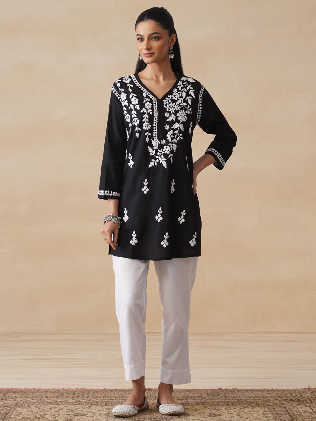 House of Chikankari Women Black Cotton Chikankari Embroidered Kurti