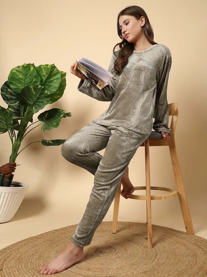 KLOTTHE Women Solid Woolen Night Suit