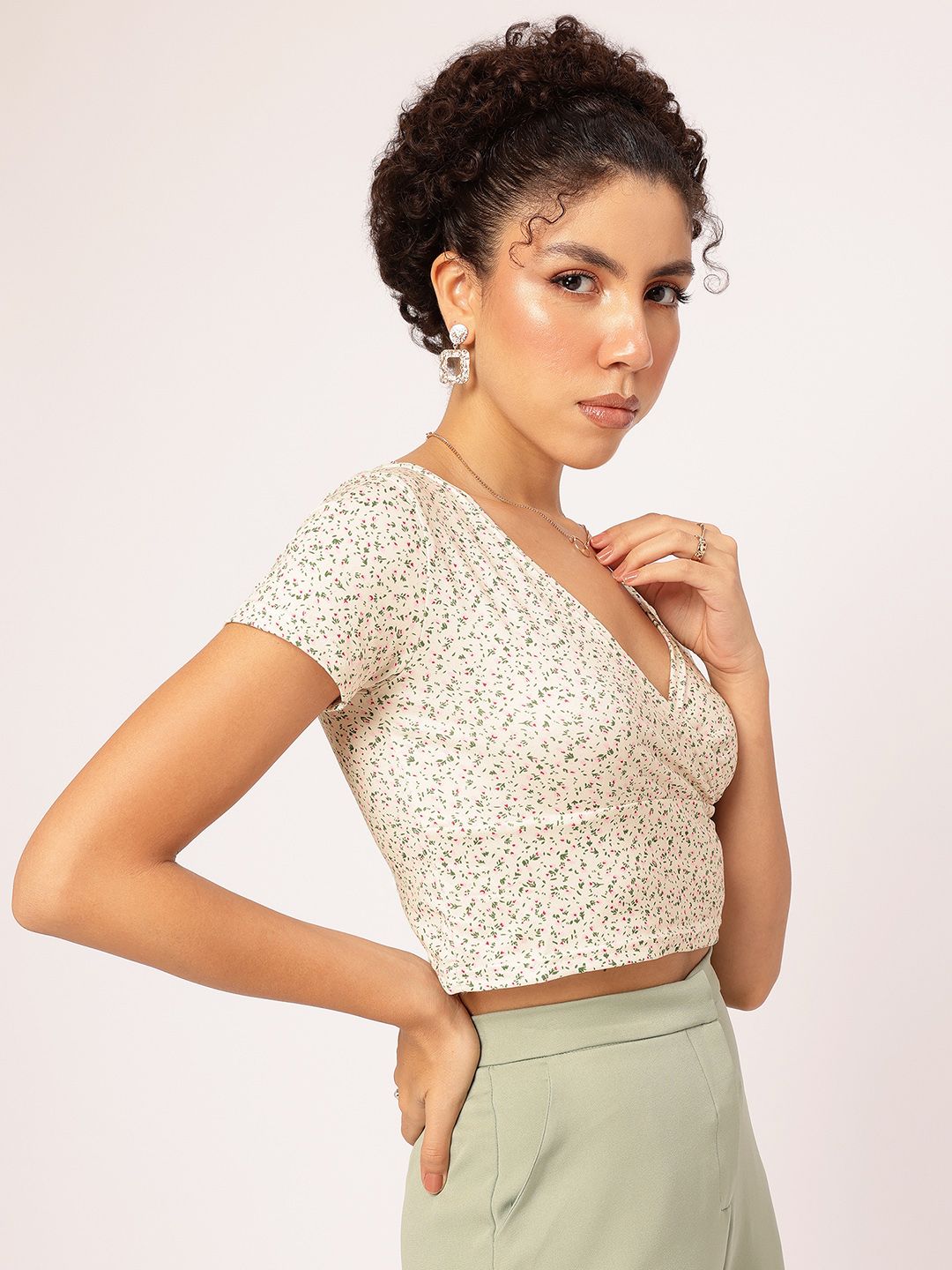 DressBerry Ditsy Dreams Floral Print Crop Top