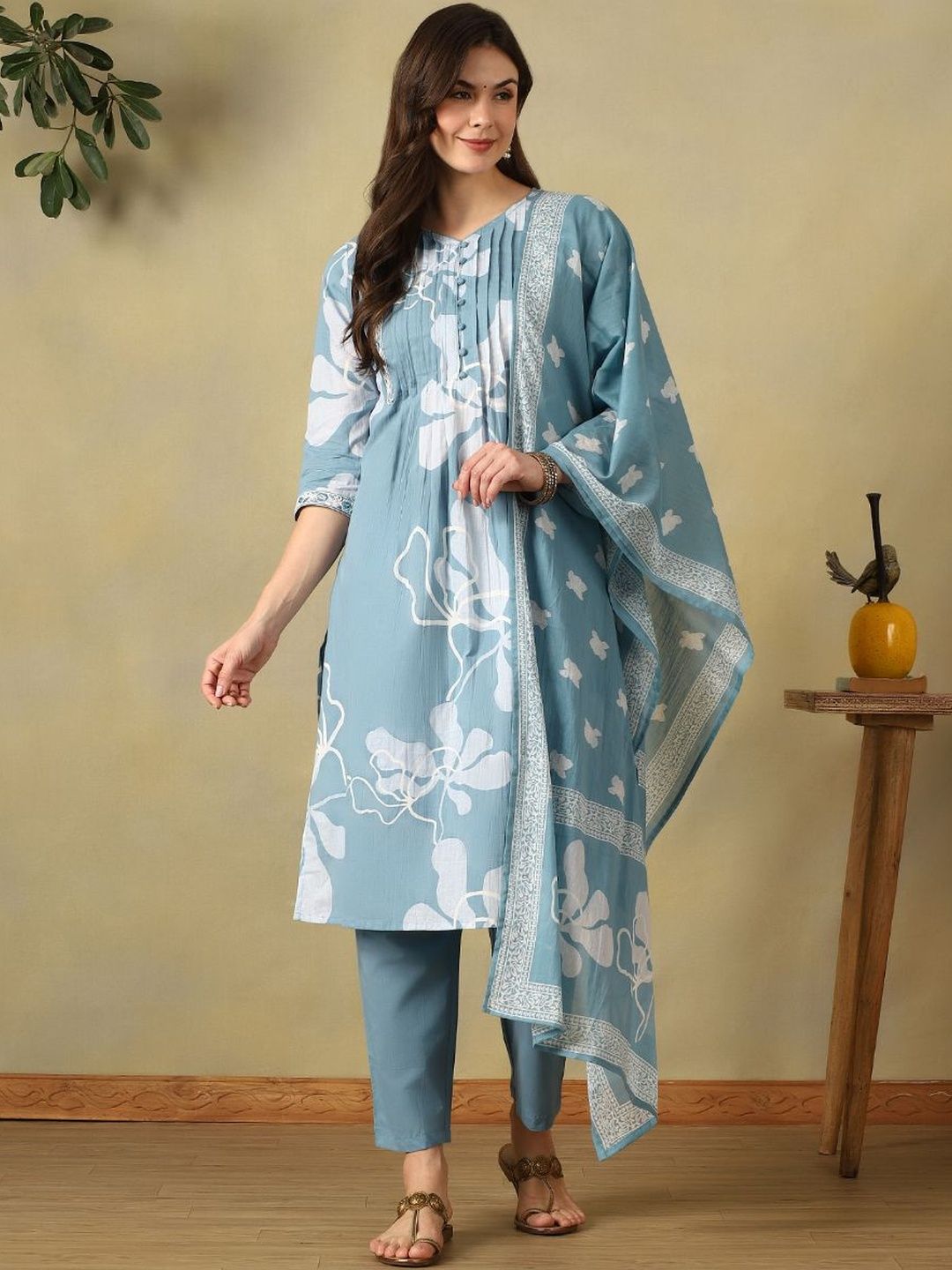Mamicha Women Floral Printed Pleated Thread Work Pure Cotton Kurta with Trousers & With Dupatta