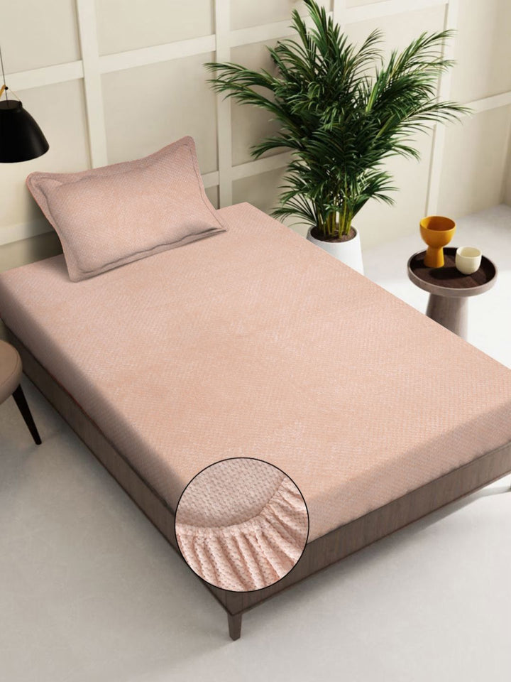 KLOTTHE Peach-Colored Abstract 300TC Woolen Single Fitted Bedsheet & Pillow Cover