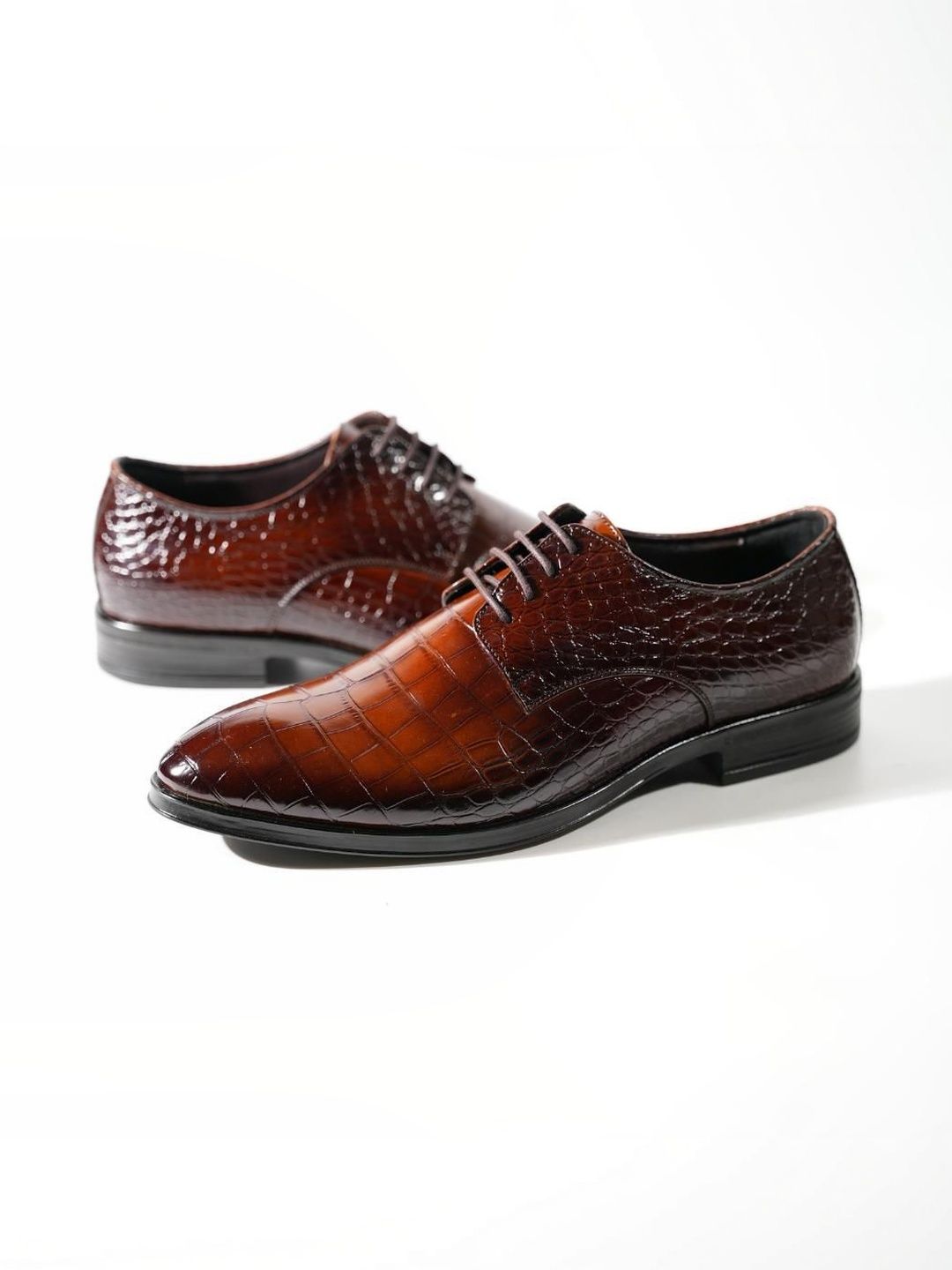 Monkstory Glossy Croc-Effect Lace-Up Oxfords - Coklat Burnish