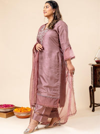Mamicha Embroidered V-Neck Kurta Set
