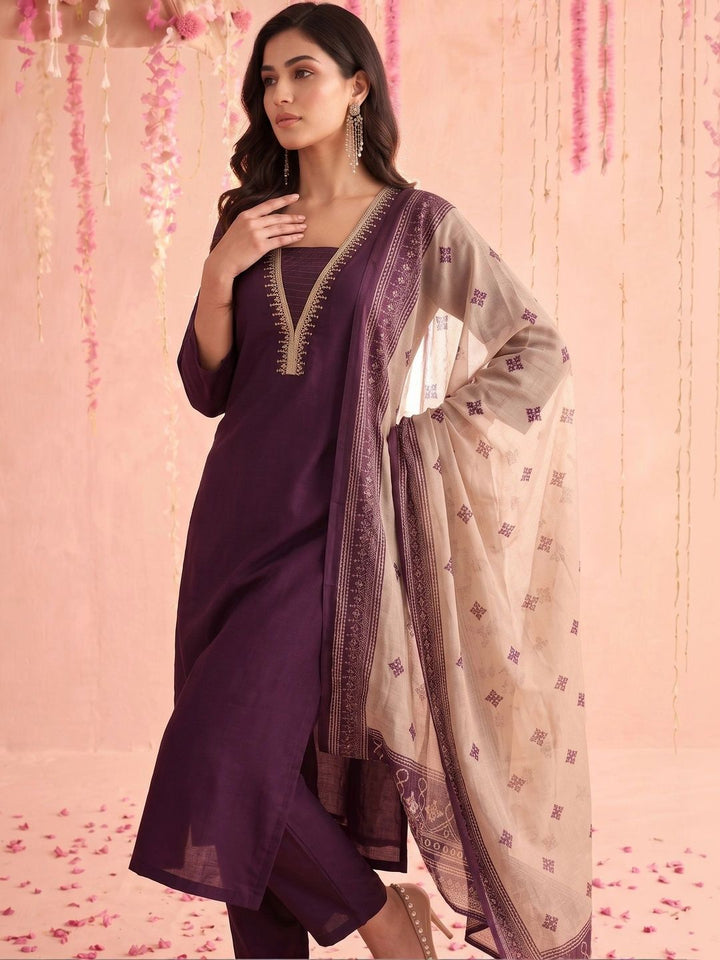 Mamicha Women Ethnic Motifs Embroidered Regular Thread Work Kurta with Trousers & With Dupatta