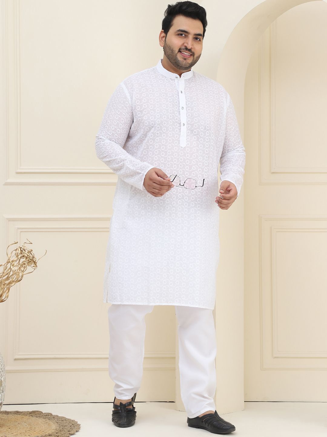 SOJANYA PLUS Plus Size Floral Embroidered Pure Cotton Straight Kurta with Pyjamas