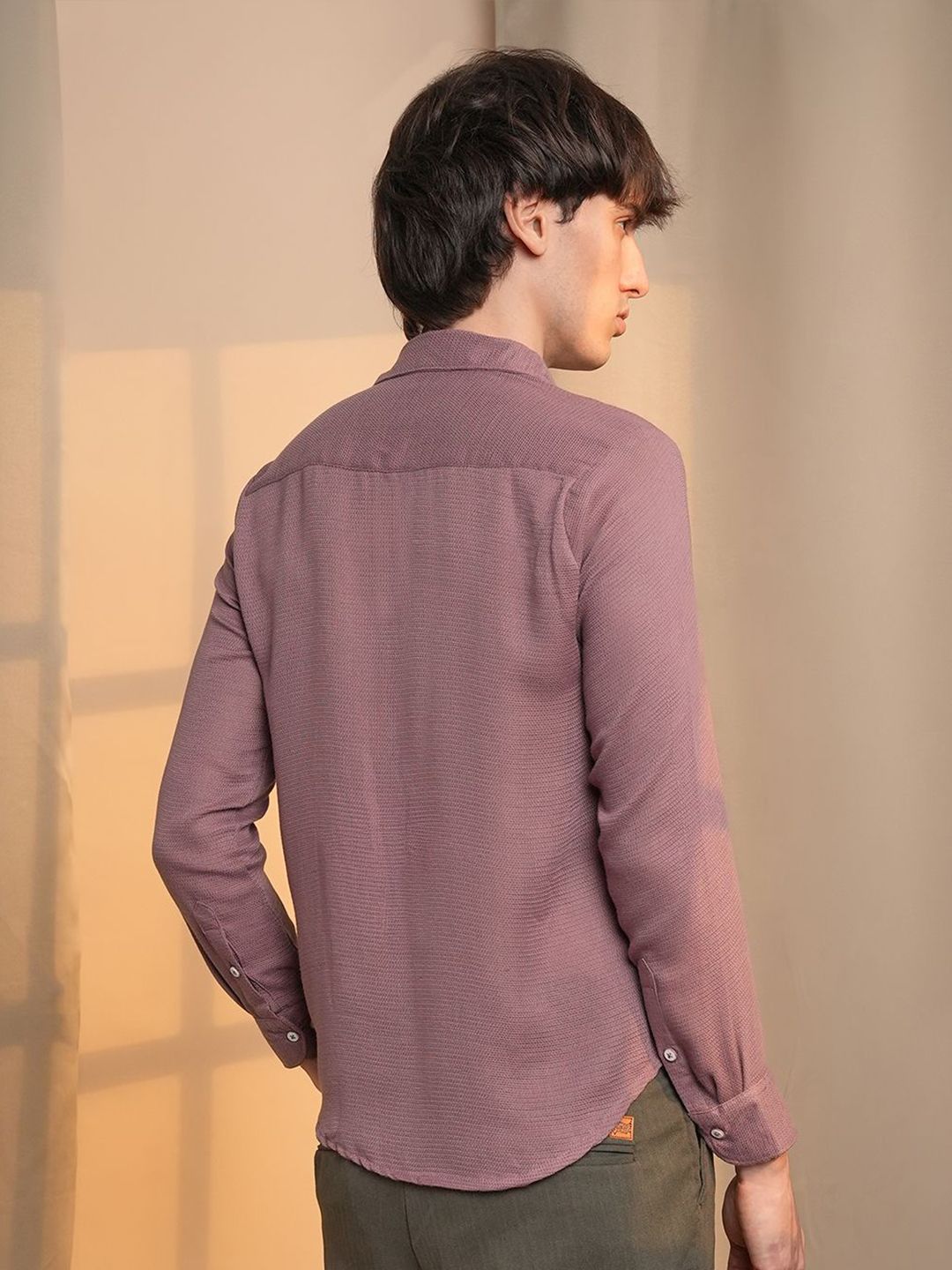 Campus Sutra Men Comfort Textured Opaque Casual Shirt