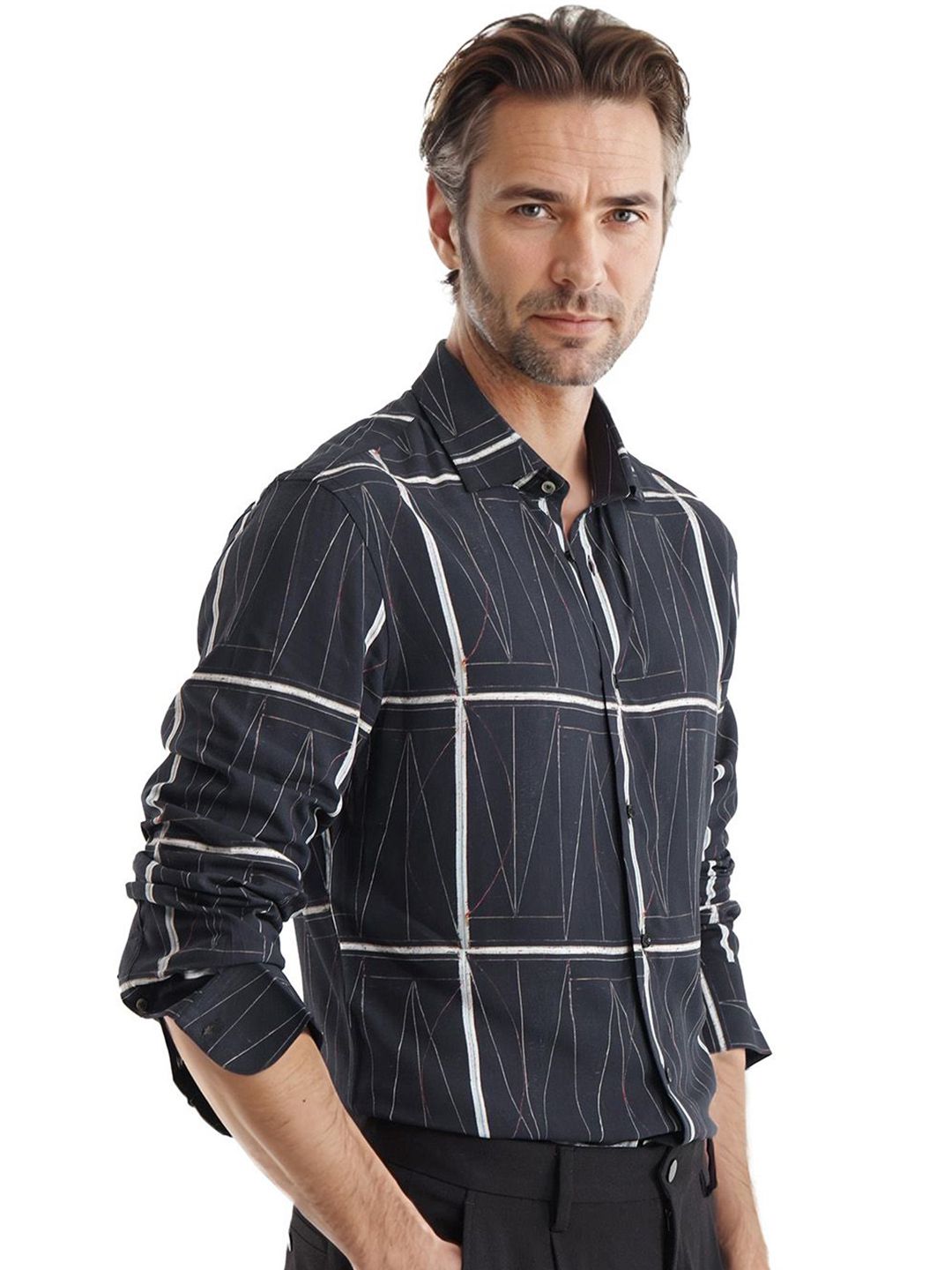 RARE RABBIT Men Comfort Spread Collar Checked Casual Shirt