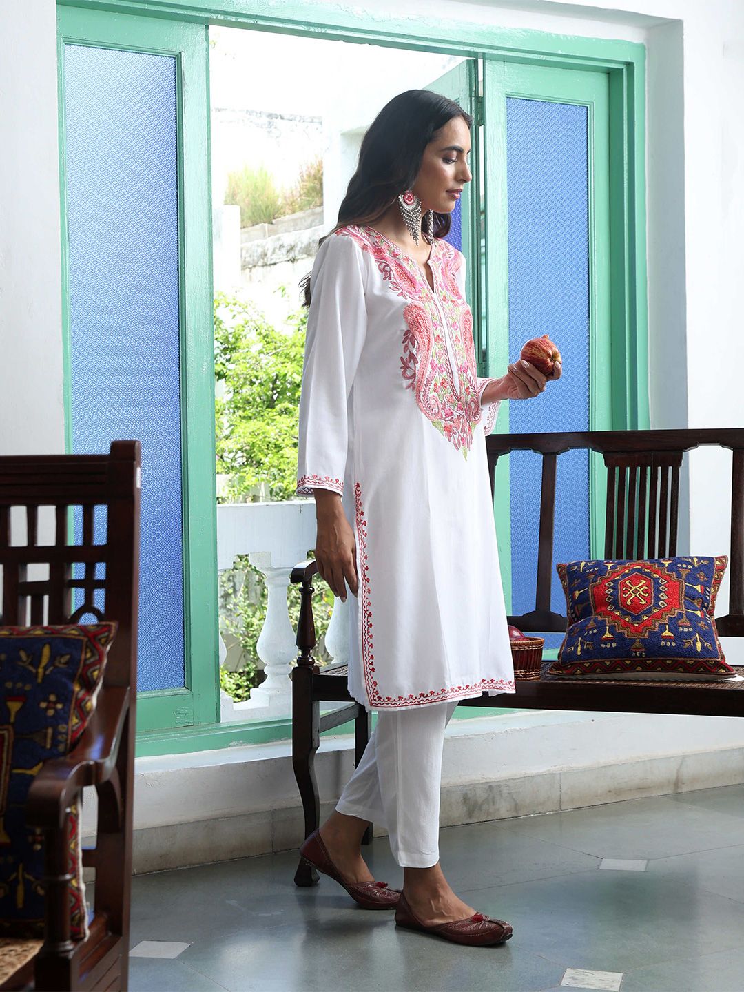 House of Chikankari Women White Cotton Aari Sulam Kurta