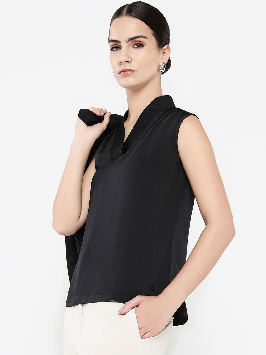 Rareism Women Solid V-Neck Top