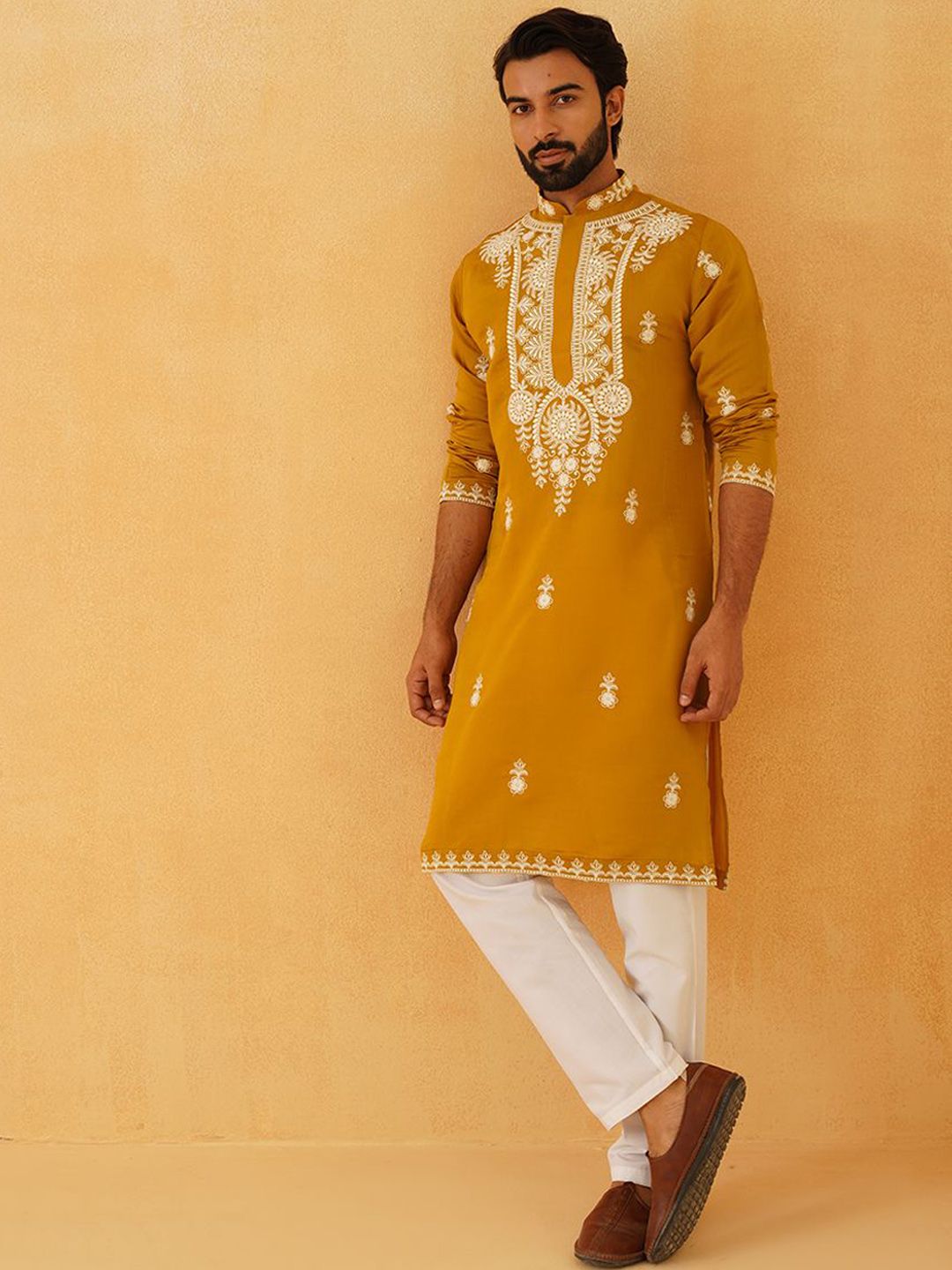 SOJANYA LUXE Men Embroidered Thread Work Kurta