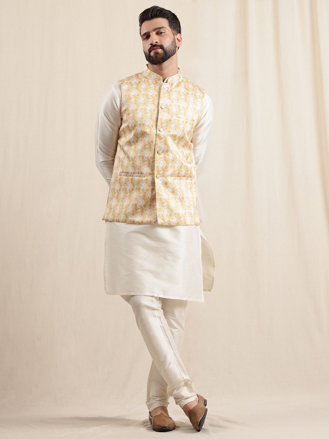 Anouk Men Solid Kurta dengan Seluar & Jaket Nehru