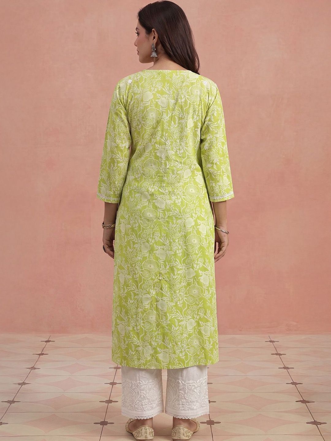 House of Chikankari Women Floral Embroidered Chikankari Kurta