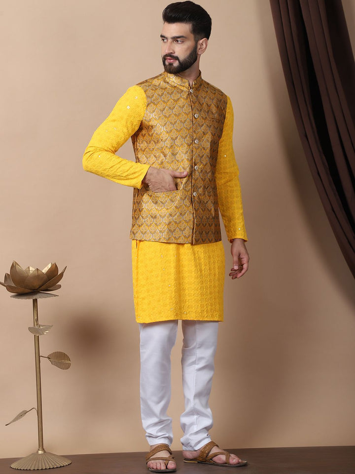 Kurta Kapas Tulen Sulaman Bunga Mustard Kuning Anouk dengan Jaket Churidar & Nehru
